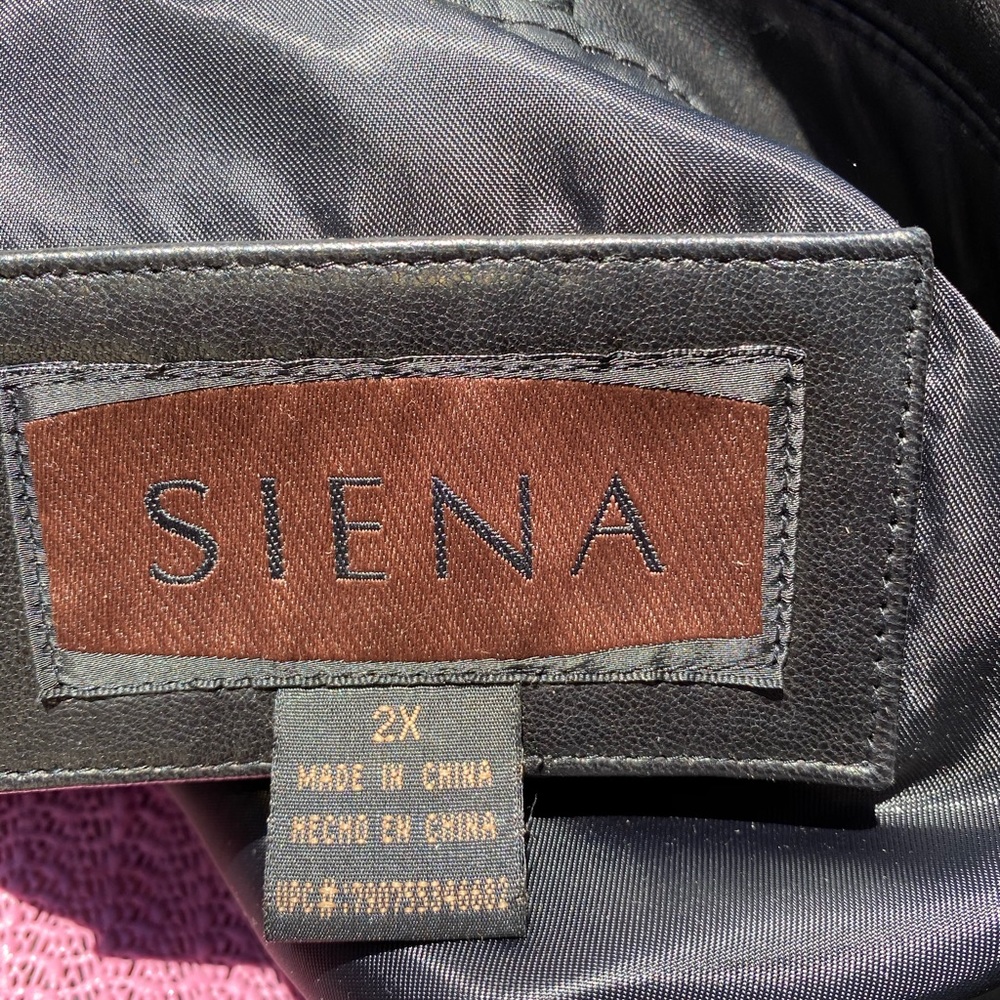 Leather jacket - Picture 8 of 9